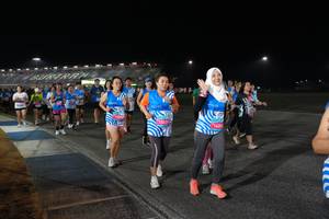 BIB: 15072, 1553, 1405
                            <button type="button" onclick="openModal(22824039)" class="btn btn-primary btn-sm float-right btn-popup" data-toggle="modal" data-target=".modal-high-quality">
                        <i class="fas fa-shopping-cart"></i> Add to Cart
                    </button>
                                            <button type="button" onclick="isThisMe(22824039, true)" class="btn btn-success btn-sm float-right btn-popup btn-isme hidden" data-toggle="tooltip" data-placement="bottom" title="นี่คือรูปของคุณใช่ไหม คลิกที่นี่เพื่อเอาเข้าอัลบั้ม">
                        <i class="fas fa-plus"></i> Add to album
                    </button>
                    <button type="button" onclick="isThisMe(22824039, false)" class="btn btn-warning btn-sm float-right btn-popup btn-isnotme hidden">
                        <i class="fas fa-ban"></i> Remove from album
                    </button>